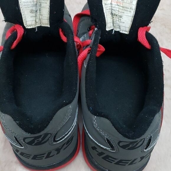 HEELYS SKATE SHOES, SIZE 6 - Picture 4 of 15